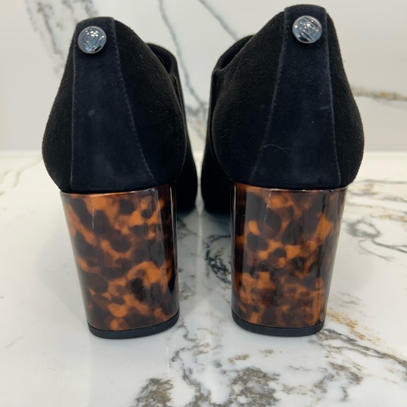 NWOT Donald Pliner Cassa Bootie. Beautiful Suede shoe with tortoise shell heel. - Picture 3 of 8